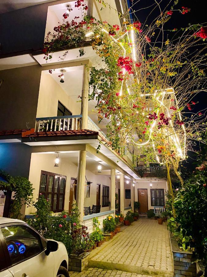 Peacock - A Family-Run Hotel Sauraha Ngoại thất bức ảnh