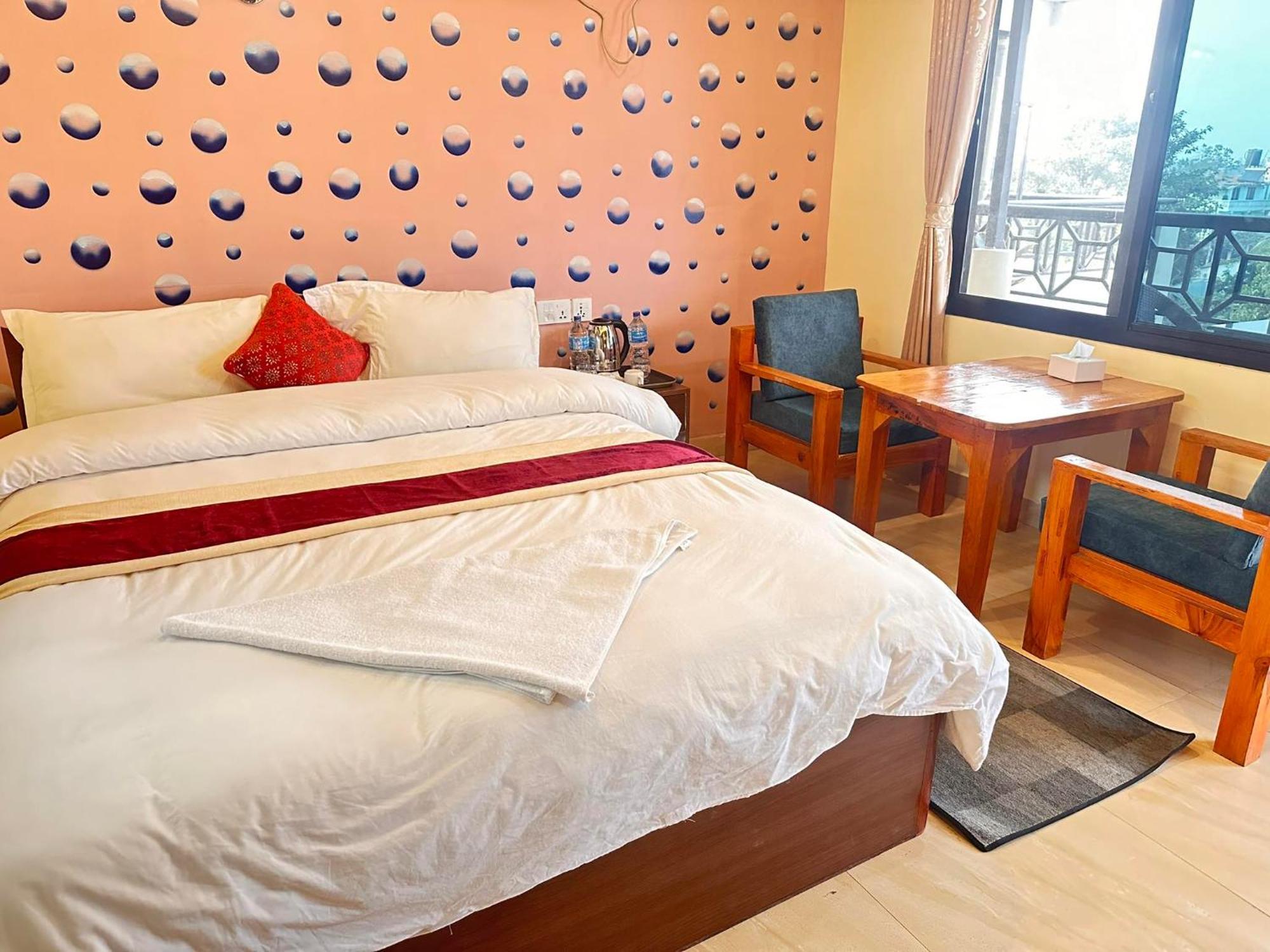 Peacock - A Family-Run Hotel Sauraha Ngoại thất bức ảnh