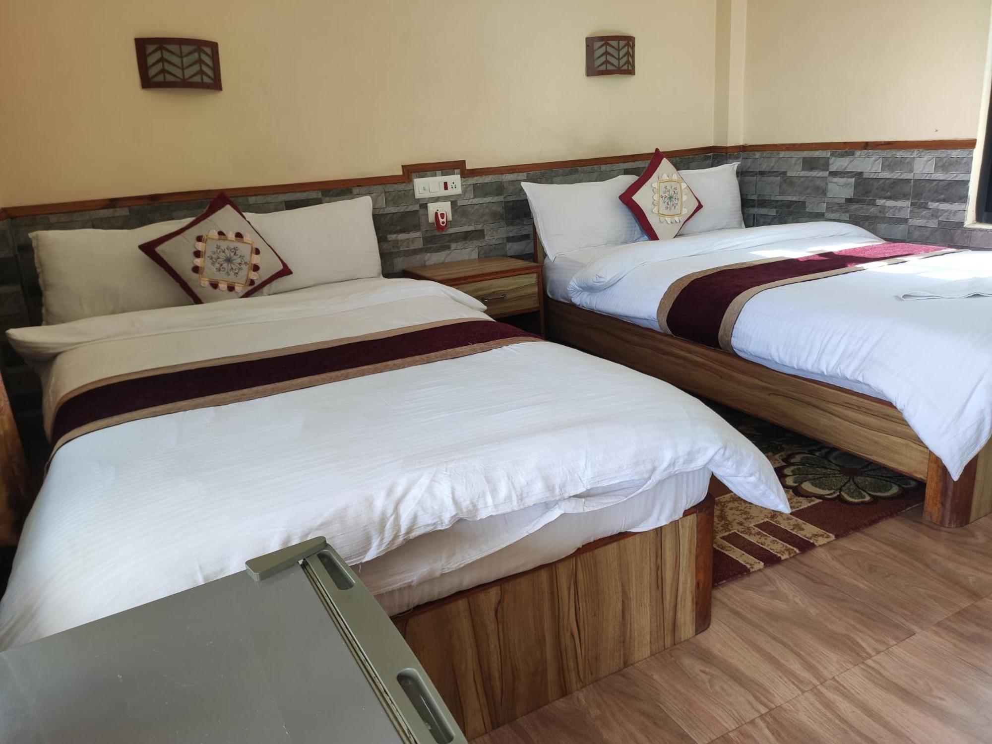 Peacock - A Family-Run Hotel Sauraha Ngoại thất bức ảnh