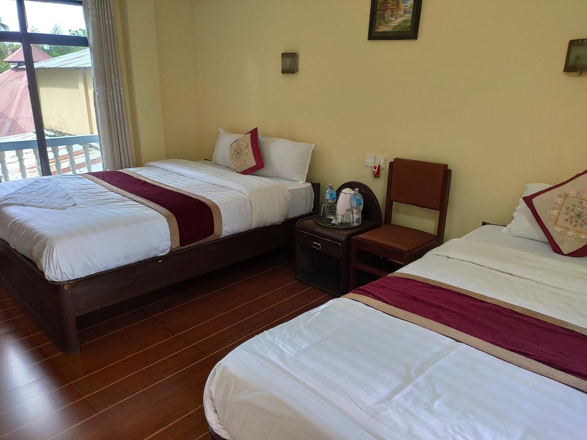Peacock - A Family-Run Hotel Sauraha Ngoại thất bức ảnh