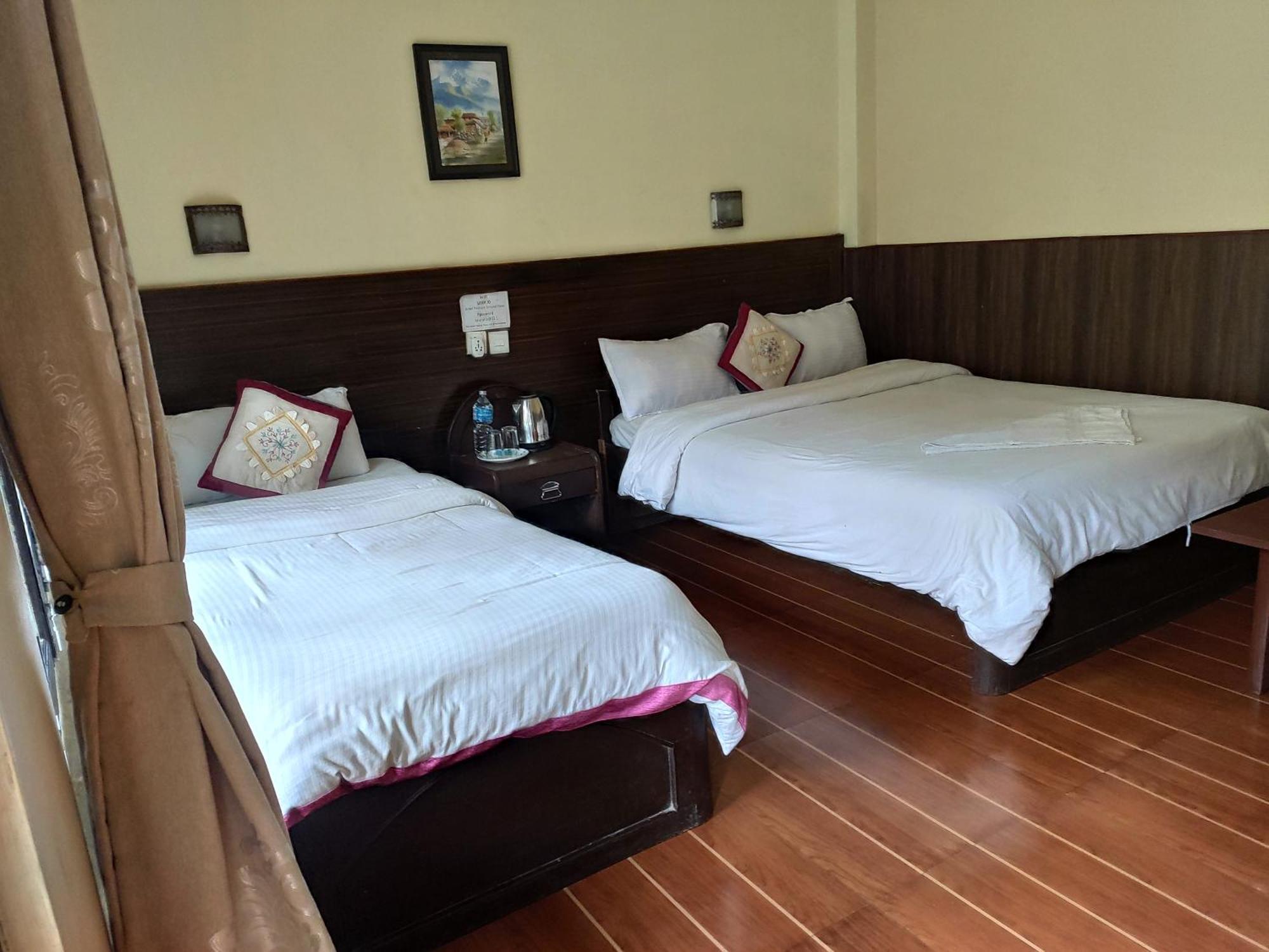 Peacock - A Family-Run Hotel Sauraha Ngoại thất bức ảnh
