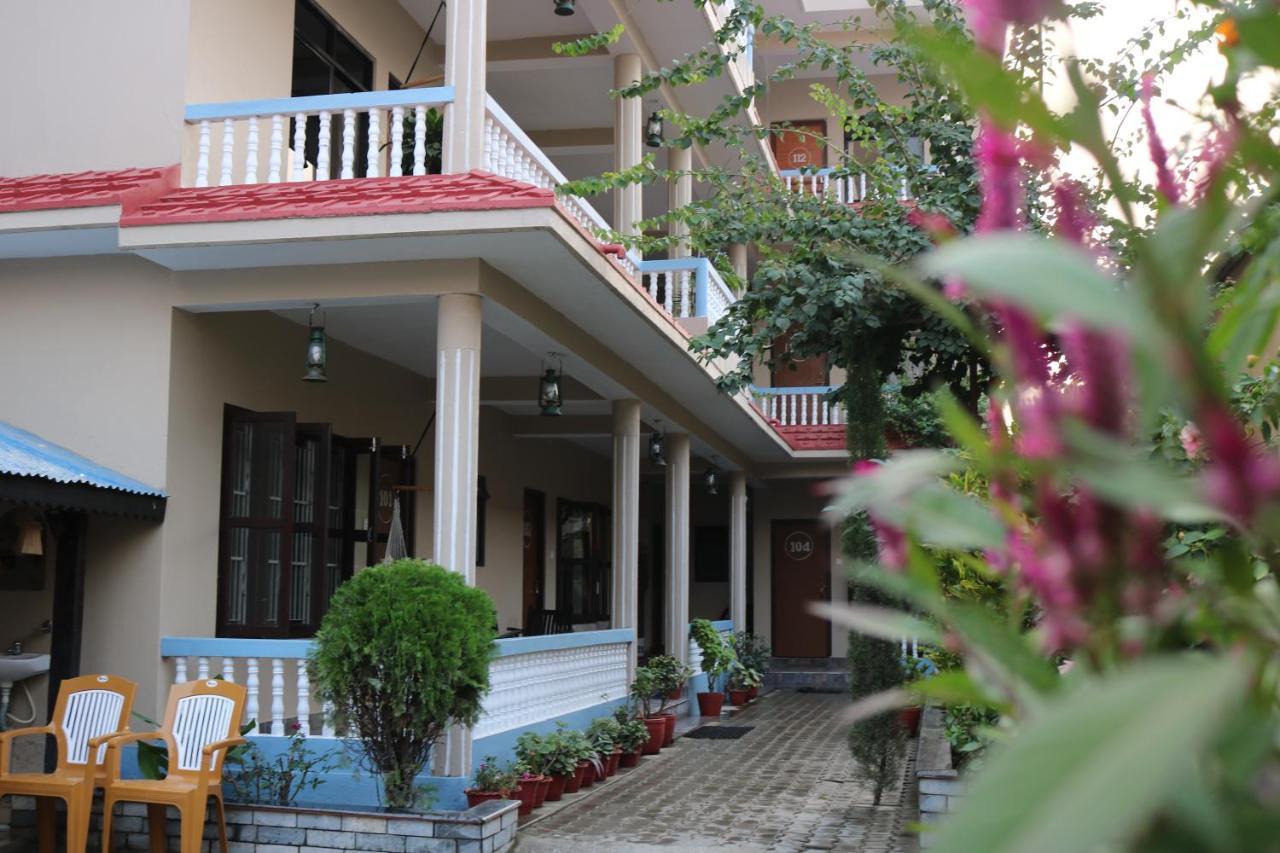 Peacock - A Family-Run Hotel Sauraha Ngoại thất bức ảnh
